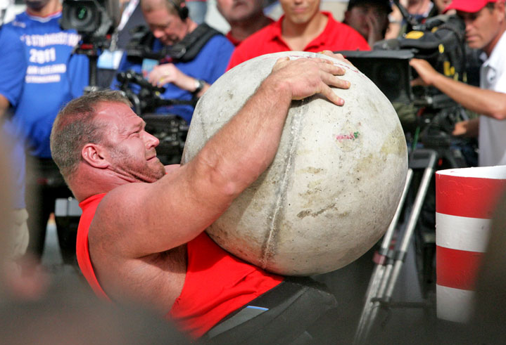 Brian Shaw danh bai  Zydrunas Savickas o noi dung Atlas Stones hinh anh