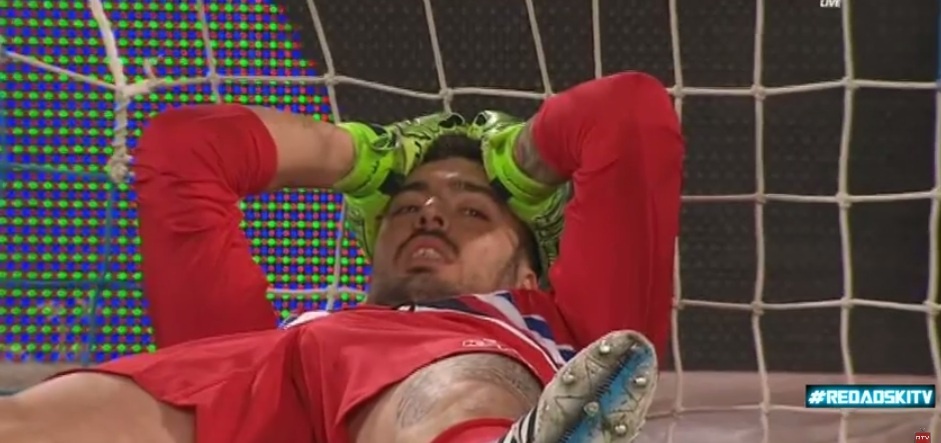 Viviano mac sai lam sau cu sut cua cau thu Napoli hinh anh