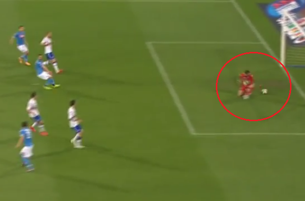 Cuu thu mon Arsenal lung tung de bong lot hang hinh anh