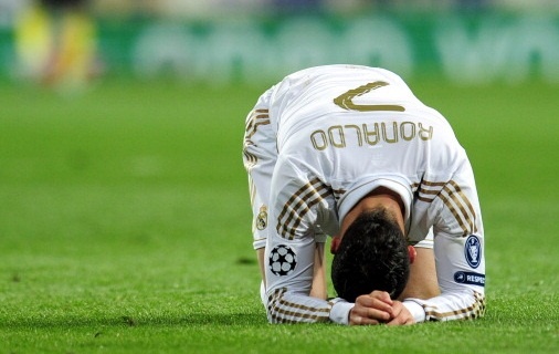 Ronaldo sut hong penalty tai ban ket Champions League 2012 hinh anh