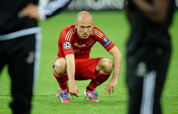 Robben sut hong penalty trong tran chung ket C1 gap Chelsea hinh anh