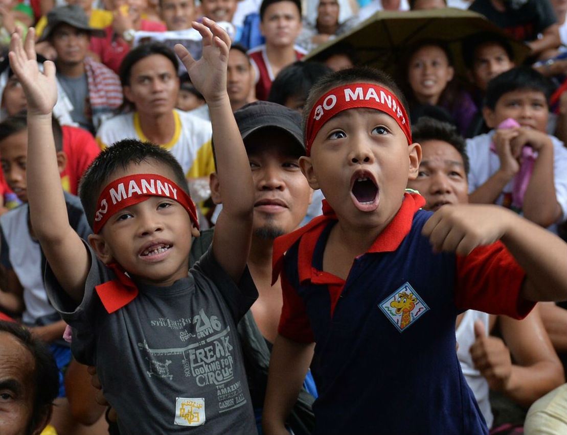 Nguoi dan Philippines do ra duong co vu Pacquiao hinh anh