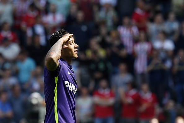 Depay sut phat dep mat tai giai VDQG Ha Lan hinh anh