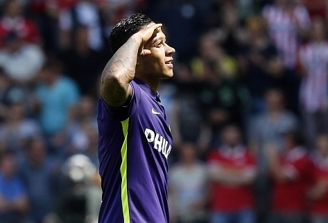 Tan binh moi nhat cua M.U tai hien cu sut phat cua Ronaldo hinh anh