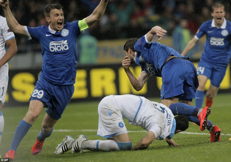 Tong hop ban ket luot ve Europa League: Dnipro 1-0 Napoli hinh anh