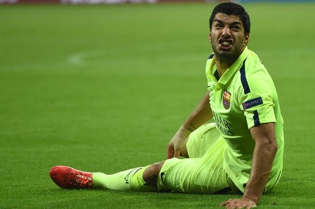 Suarez vang mat trong buoi tap cua Barca do chan thuong hinh anh