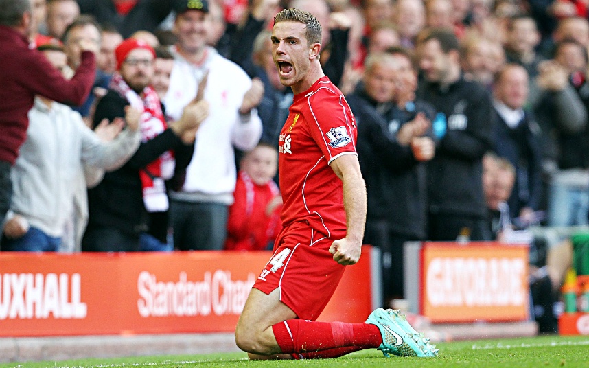4. Jordan Henderson (Liverpool): Tiền vệ 25 tuổi chứng minh anh là người xứng đáng thừa kế chiếc băng thủ quân Steven Gerrard để lại. Không chỉ là chỗ dựa cho hàng thủ, Henderson còn để lại dấu ấn với những tình huống phát động tấn công. Ngoài ra, khả năng sút xa cũng là thế mạnh của tuyển thủ Anh. Ảnh: Rex.
