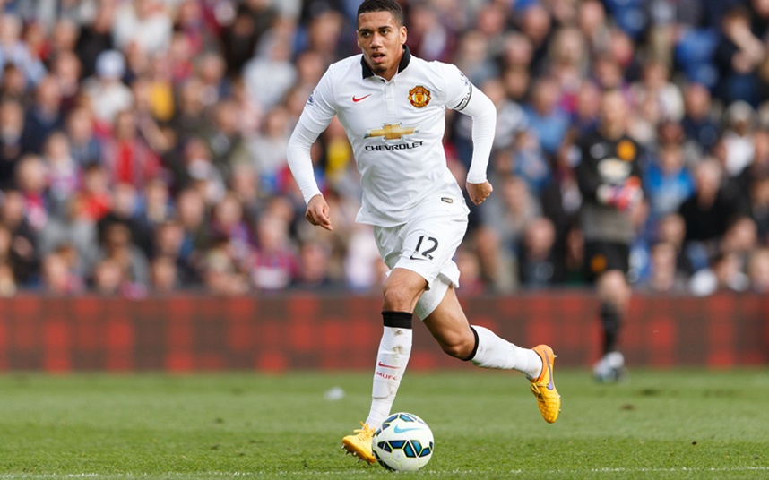 7. Chris Smalling (Manchester United): HLV Van Gaal hết lời khen ngợi Smalling vì những tiến bộ vượt bậc của anh ở loạt trận lượt về. Cựu cầu thủ Fulham còn được lựa chọn đeo băng đội trưởng của M.U trong trận đấu với Arsenal. Dù chơi ở vị trí trung vệ, Smalling vẫn ghi 4 bàn thắng. Ảnh: Rex.