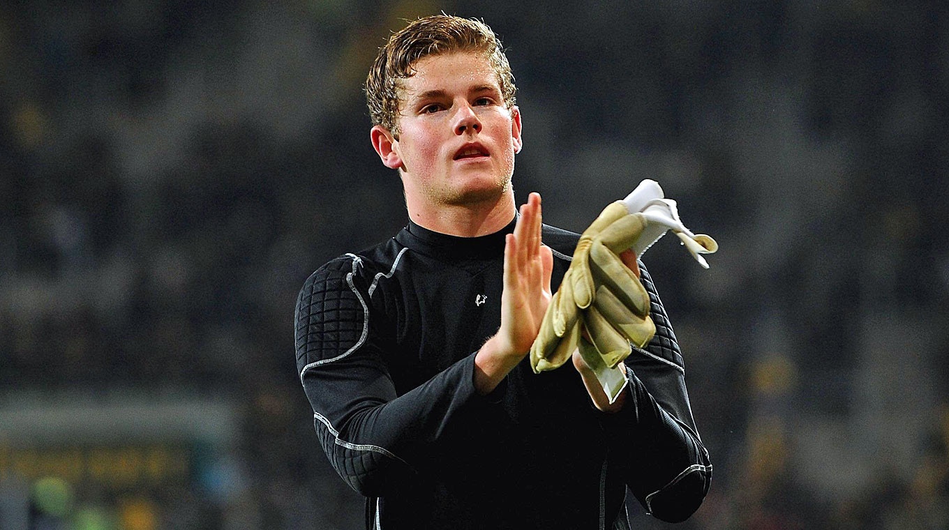 6. Timo Horn (FC Cologne): Dù mới 22 tuổi, thủ thành sinh năm 1993 có đến 98 trận chơi cho Cologne. Anh được ví với David De Gea vì thường có những pha phản xạ xuất thần cùng những tình huống ra vào hợp lý. Tại Bundesliga mùa này, Timo Horn có 90 pha cứu thua cùng 13 trận giữ sạch lưới sau 32 lần ra sân.   