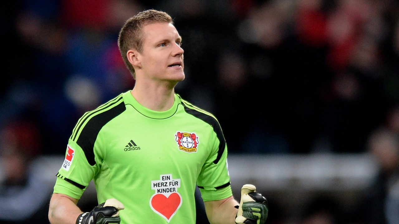 5. Bernd Leno (Bayer Leverkusen): Vai trò của thủ thành 23 tuổi ở Bay Arena không kém De Gea tại Old Trafford. Anh bắt chính tất cả các trận đấu của Leverkusen từ đầu mùa. 16 lần giữ sạch lưới cùng tỷ lệ 2,06 pha cứu thua mỗi trận đã thể hiện đẳng cấp của Leno.