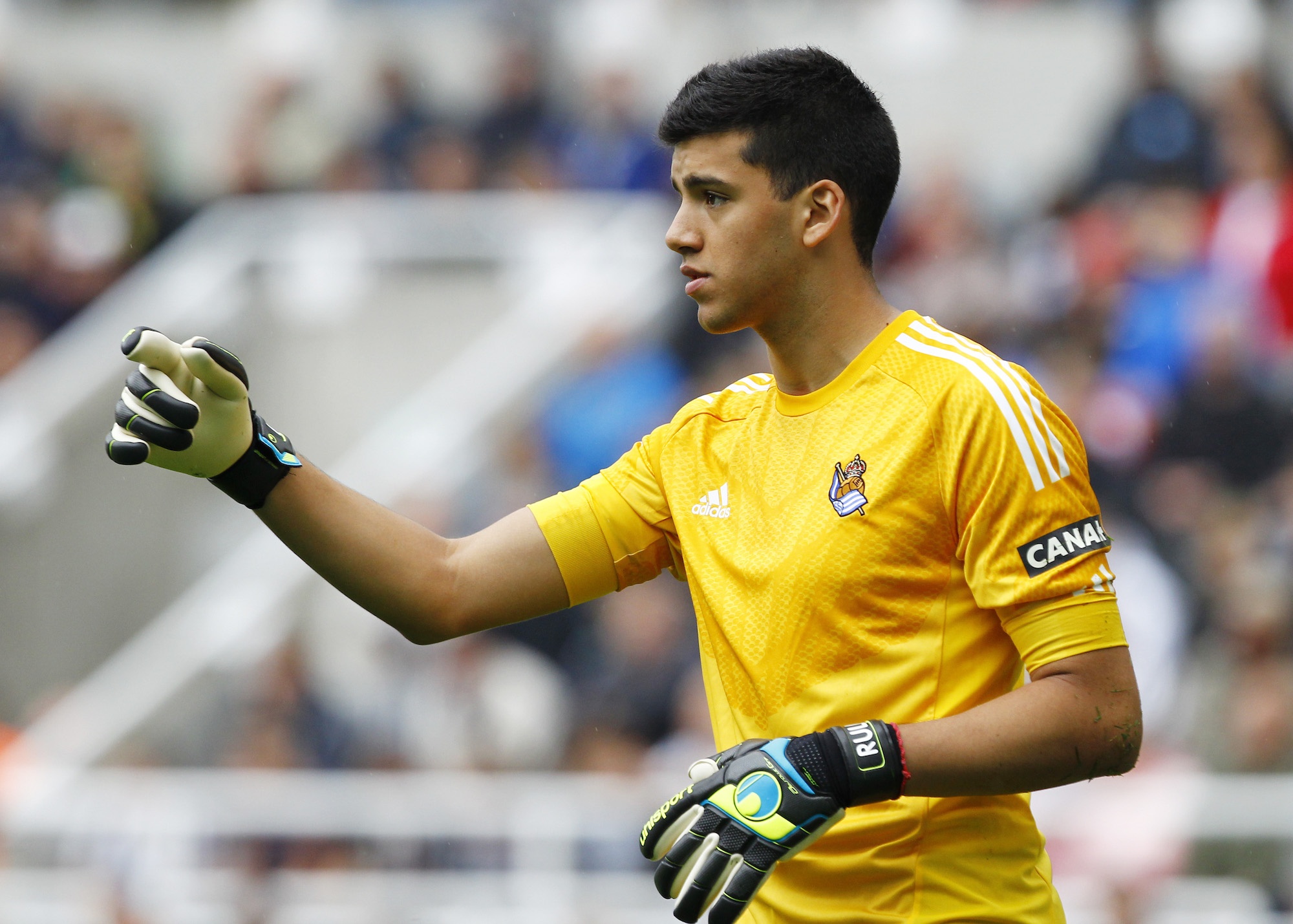 4. Geronimo Rulli (Real Sociedad): Sao mai 22 tuổi tỏa sáng với 6 lần giữ sạch lưới sau 21 trận tại La Liga. Với phong độ ấn tượng, thủ thành cao 1m89 được gọi lên đội tuyển quốc gia Argentina vào tháng 3 vừa qua. Cựu HLV của M.U David Moyes đánh giá Rulli có tố chất và tài năng không kém David De Gea.    