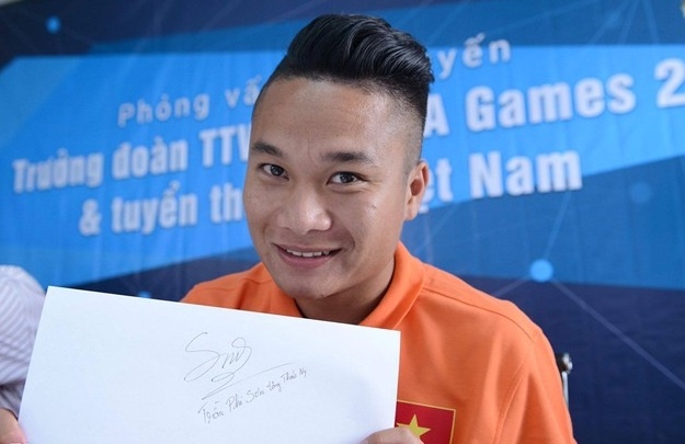 Phi Son: 'Neu khong da bong se phu me ban chao' hinh anh