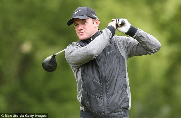 Thay tro HLV Van Gaal vui ve trong tran golf tu thien hinh anh