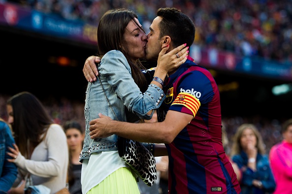 Khoanh khac Xavi chia tay nguoi ham mo Barca hinh anh