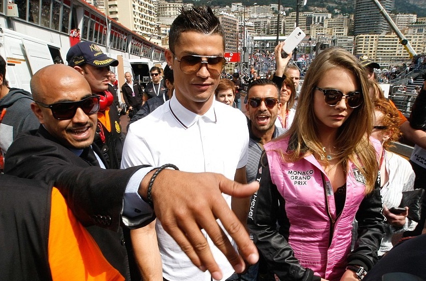 Ronaldo sanh buoc cung nguoi dep tai Monaco GP hinh anh