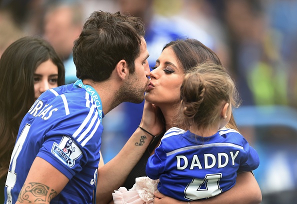 Nu hon chien thang cua sao Chelsea trong ngay ruoc cup hinh anh