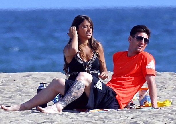 Messi nghi mat cung gia dinh truoc chung ket Cup nha Vua hinh anh