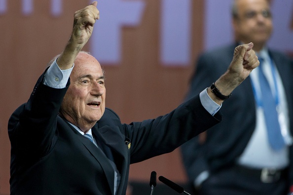 ‘Sepp Blatter se phai doi mat voi nhung cu soc’ hinh anh