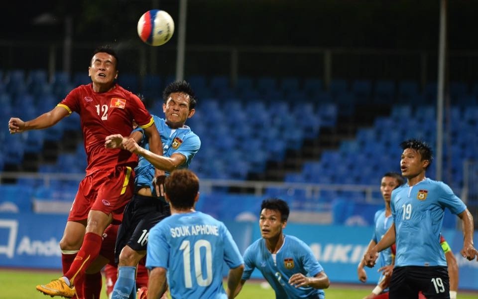 U23 Viet Nam be tac truoc loi choi tu thu cua U23 Lao hinh anh