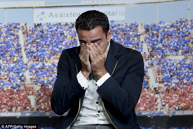 Xavi bat khoc truoc cau noi tri an cua Iniesta hinh anh