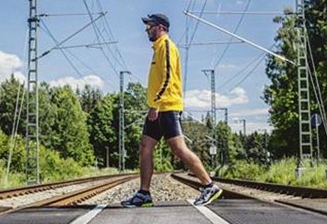 Fan Juventus di bo hon 1.000 km de co vu chung ket hinh anh