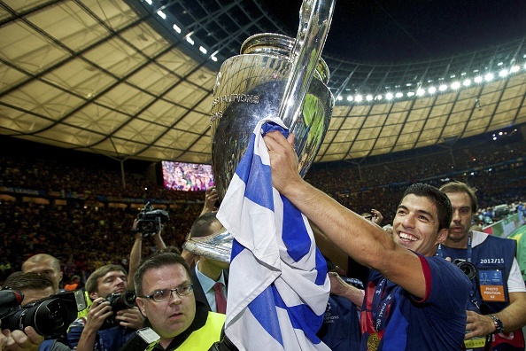 Suarez va 8 dau moc trong hanh trinh ‘an ba’ cung Barca hinh anh