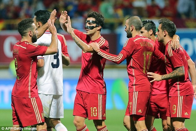 Fabregas toa sang, Tay Ban Nha danh bai Costa Rica 2-1 hinh anh