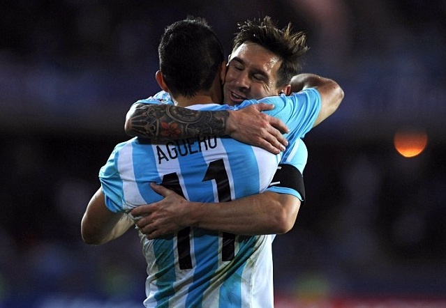 Messi va Aguero ghi ban, Argentina van hoa Paraguay 2-2 hinh anh