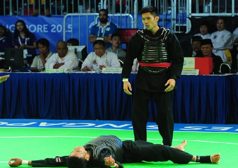 Tung don hiem dam ngat doi thu, Thai Linh mat HCV hinh anh