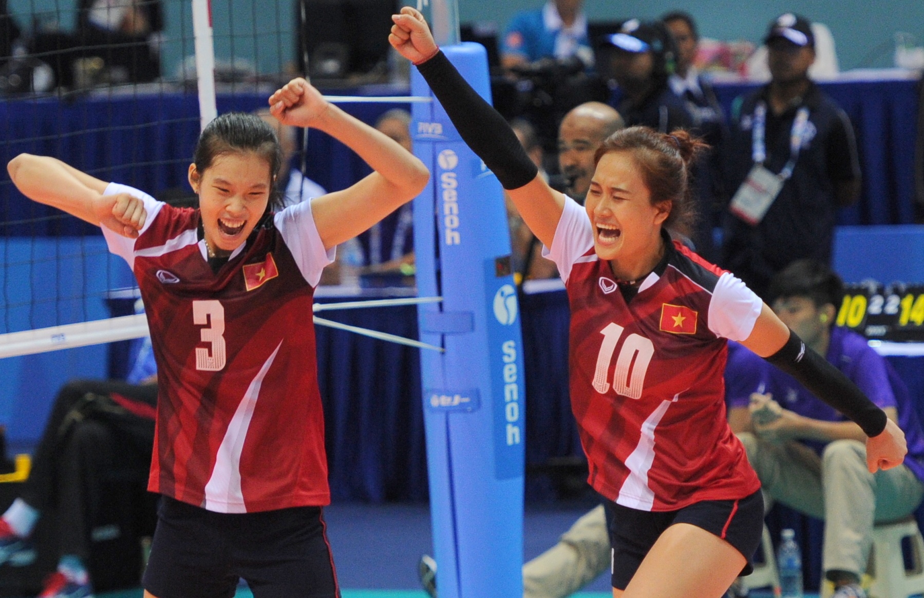 Khoanh khac dang yeu cua bong chuyen nu VN tai SEA Games hinh anh