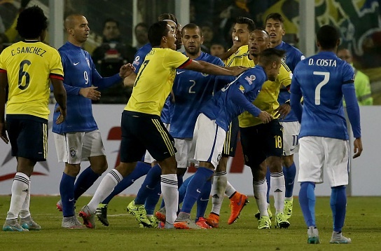 Neymar, Bacca nhan the do trong tran Brazil thua Colombia hinh anh