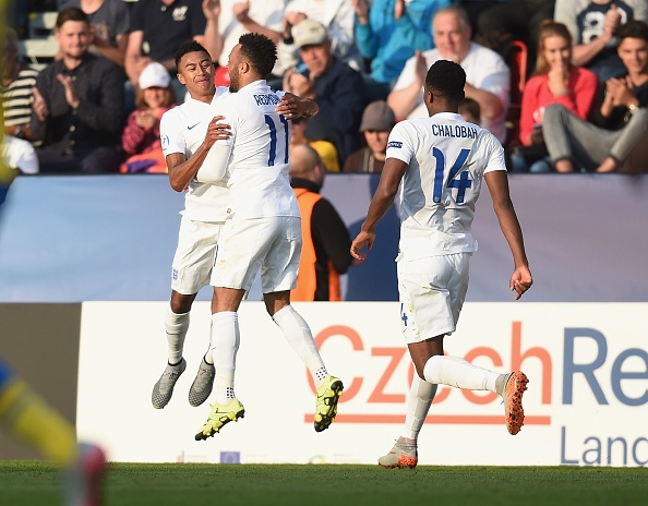 Cau thu M.U volley dep mat, Anh thang tran giai U21 chau Au hinh anh