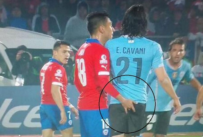 Cau thu khien Cavani nhan the do bi treo gio 3 tran hinh anh