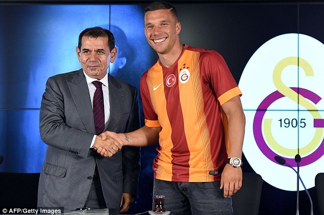Lukas Podolski chia tay Arsenal de gia nhap Galatasaray hinh anh