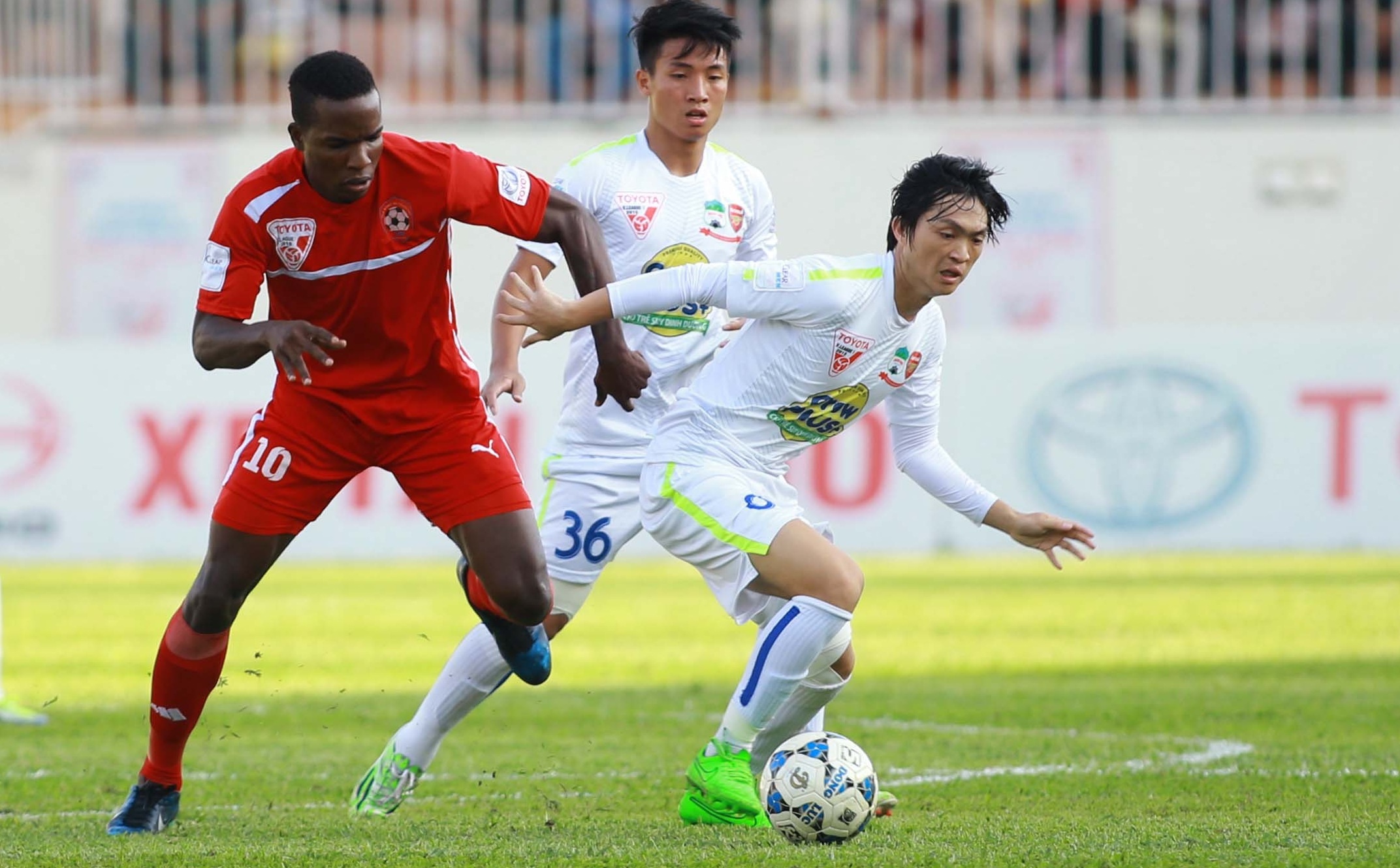 HAGL hoa Hai Phong 1-1 trong the thieu nguoi hinh anh