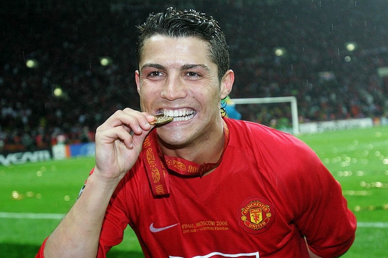 Chuyen nhuong 6/7: M.U chi 71,1 trieu bang de mua lai CR7 hinh anh