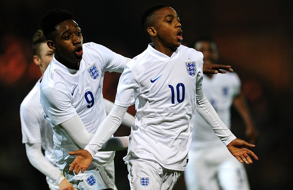 Ban thang dep mat cua Joe Willock vao luoi Scotland hinh anh