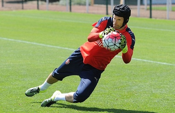 Thu mon Petr Cech co buoi tap dau tien cung Arsenal hinh anh