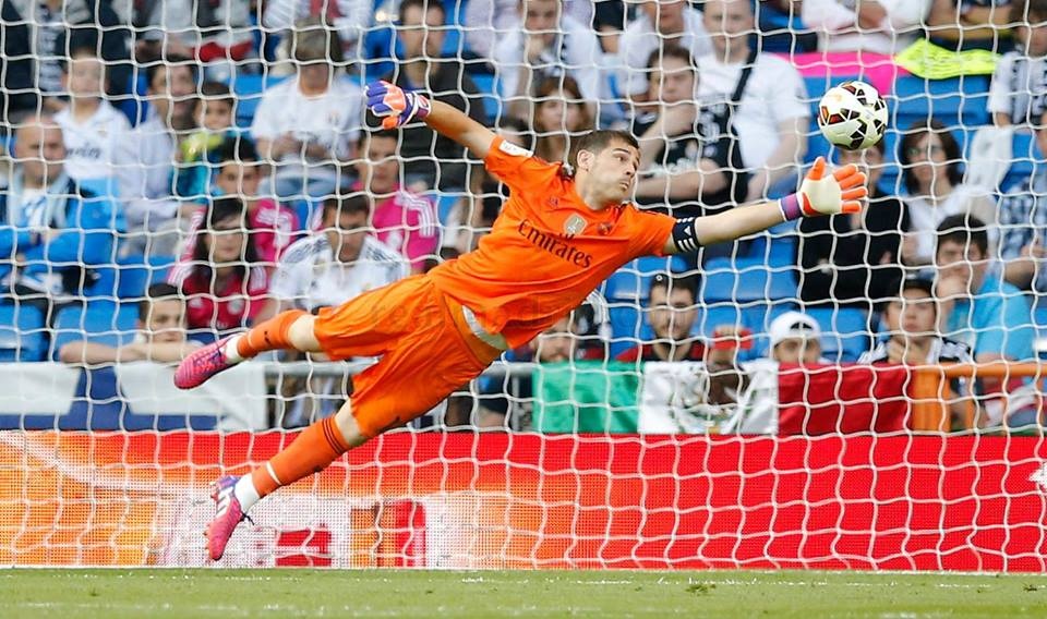 Nhung pha cuu thua cua Casillas trong 16 nam o doi 1 Real hinh anh