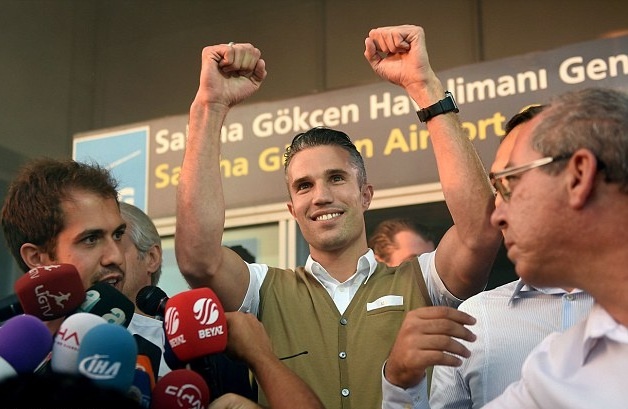 CDV Fenerbahce dot phao sang chao don Van Persie hinh anh