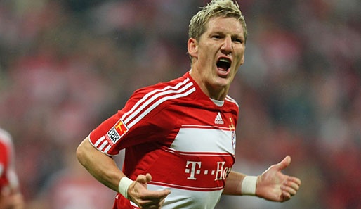 Man trinh dien cua Schweinsteiger trong mau ao Bayern hinh anh