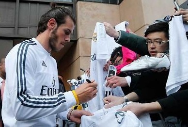 Bale lanh lung khi fan Real hat mung sinh nhat hinh anh
