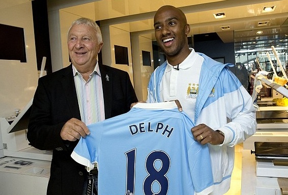 Man City ra mat tan binh thu ba he 2015 hinh anh