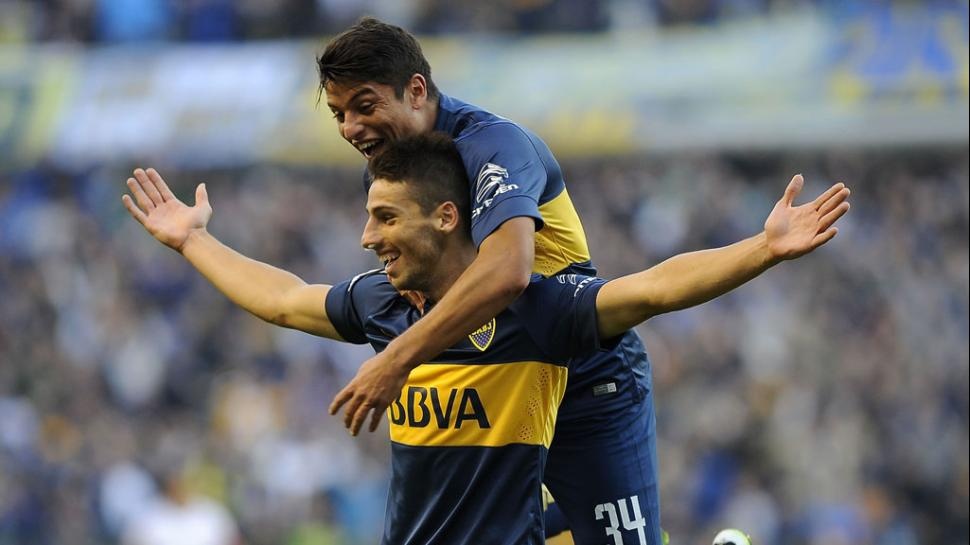 Cau thu Boca Juniors ghi ban kieu rabona dang cap hinh anh