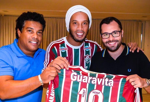 Ronaldinho ra mat nguoi ham mo Fluminense hinh anh