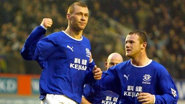 Rooney da giao huu duoi mau ao Everton de tri an dong doi cu hinh anh