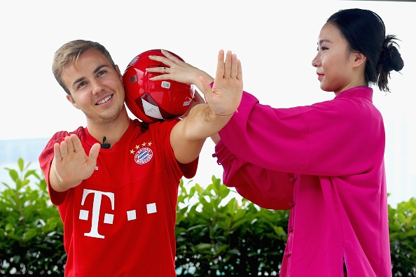 Goetze tranh thu hoc vo trong chuyen du dau chau A hinh anh