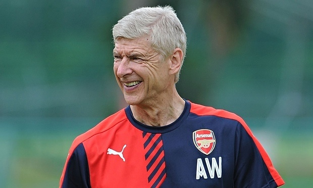 HLV Wenger duoc cap 200 trieu bang de mua cau thu hinh anh