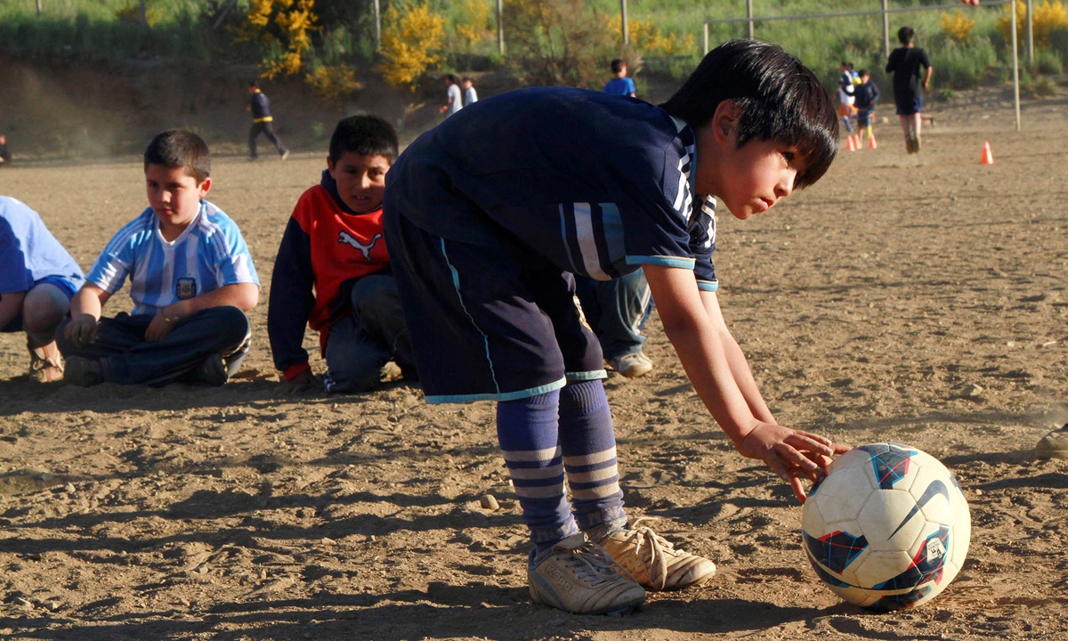 Nhung pha di bong va dut diem kho tin cua 'Messi tuyet' hinh anh