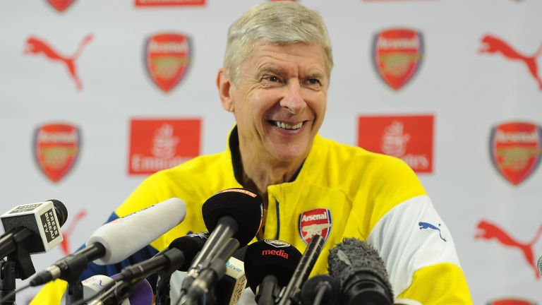 HLV Wenger phu nhan chuyen duoc cap 200 trieu bang hinh anh